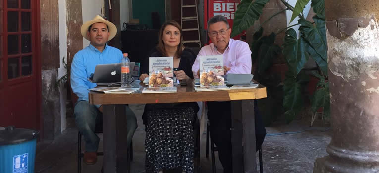 presentan-libro-artesanias-agroalimentarias