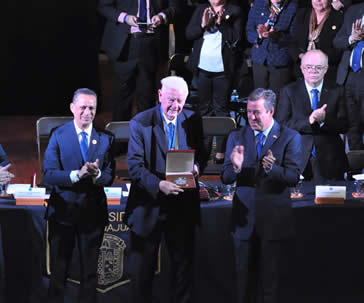 recibe-claus-roxin-ug-ugto-