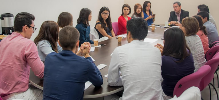 dialogan-alumnos-medicina-rector-campus-leon-universidad-guanajuato-ug-ugto