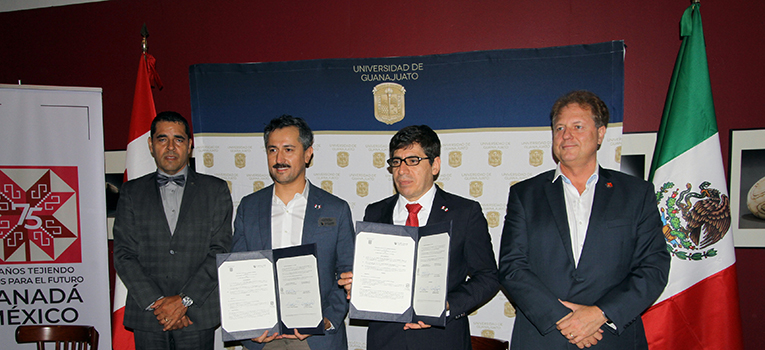 ug-firma-convenio-de-colaboracion-con-universidad-capilano-de-canada