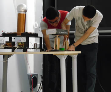 realizan-en-la-ug-experimentos-de-fisica-para-concurso-ugto-