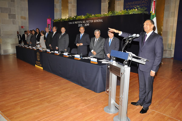 rinde-protesta-dr-luis-felipe-guerrero