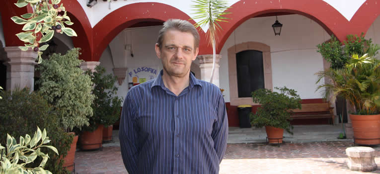 profesor-ug-presentara-libro-ugto